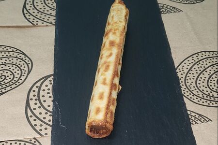 Вафельная трубочка с вареной сгущенкой