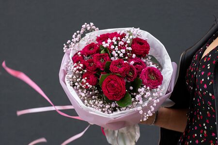 Букет из пионовидных кустовых роз Малиновый десерт