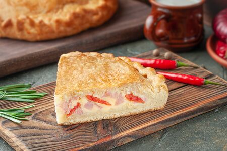 Пирог с ветчиной, томатами и сыром