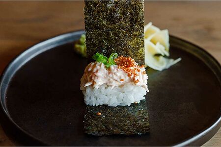 Хенд ролл с крабом