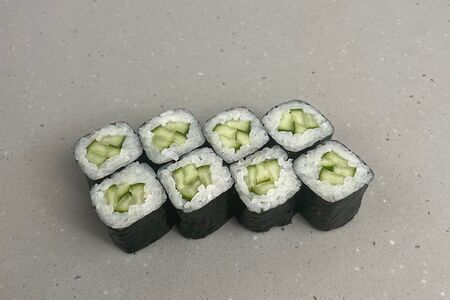 Ролл с огурцом