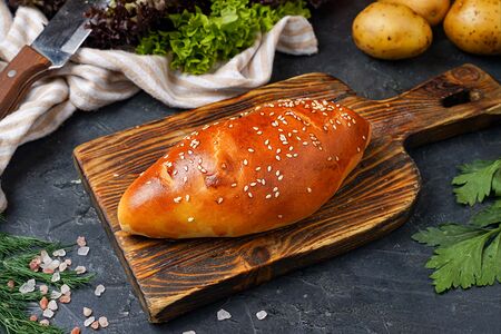 Пирожок с картошкой (запеченный)