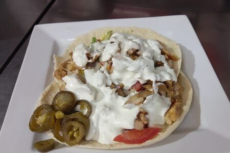 Шаверма в пите острая с халапеньо