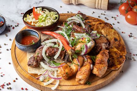 Ассорти из шашлыка на компанию