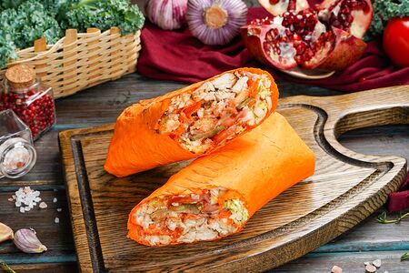 Шаурма куриная на углях в сырном лаваше