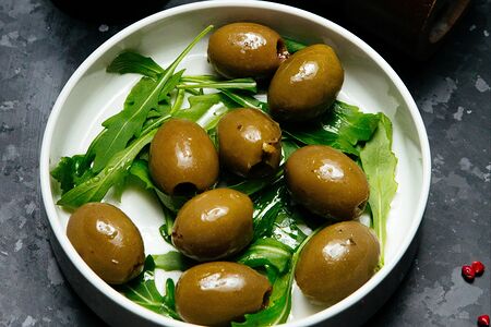 Оливки изумрудные