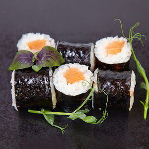 Ролл с лососем