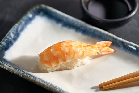 Суши с креветкой