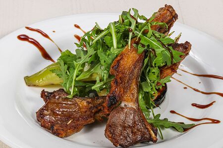 Каре ягненка с овощами