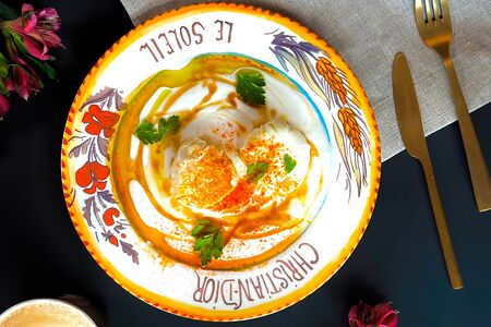 Яйца по-турецки с белым йогуртом