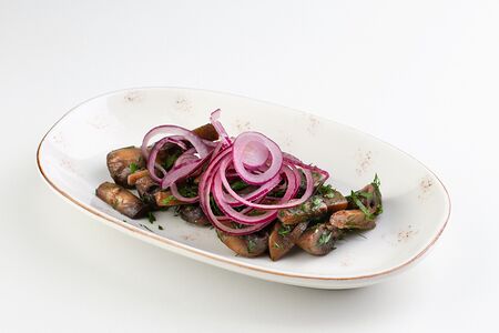Грибочки маринованные с луком