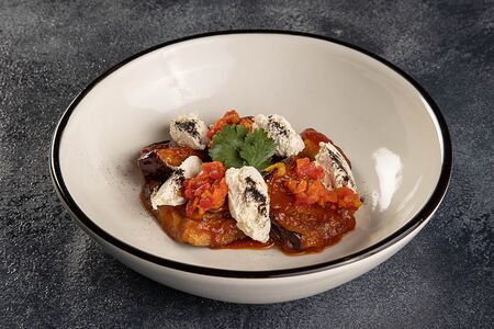 Баклажан фри с творогом и сальсой