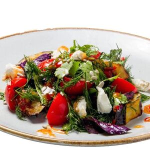 Салат с хрустящими баклажанами