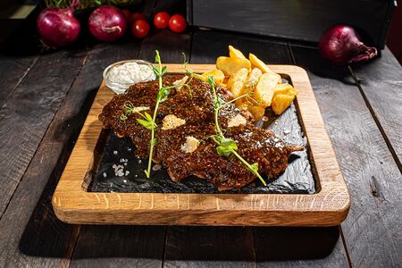 Ребра Баварские с Картофелем Айдахо и соусом Блю Чиз