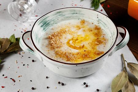 Каша овсяная с орехами и медом