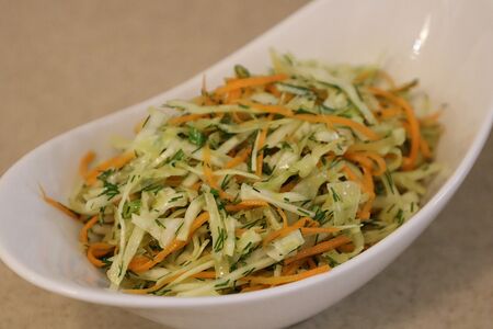 Салат из свежей капусты