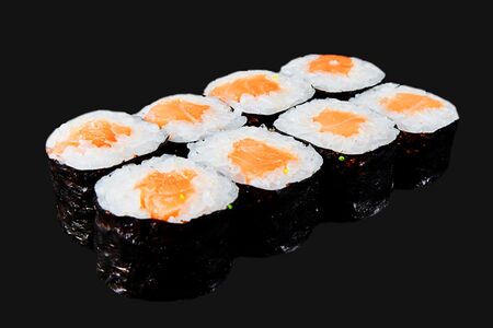 Ролл с лососем