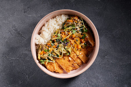 Цыпленок с соусом карри и рисом