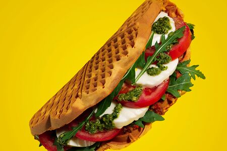 Вафля Моцарелла-Песто