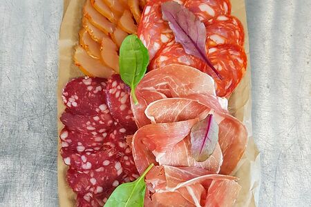 Ассорти фермерских колбас