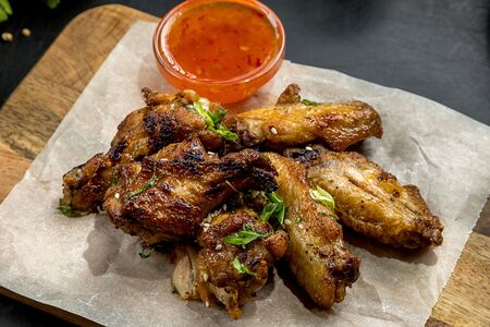 Острые куриные крылья гриль