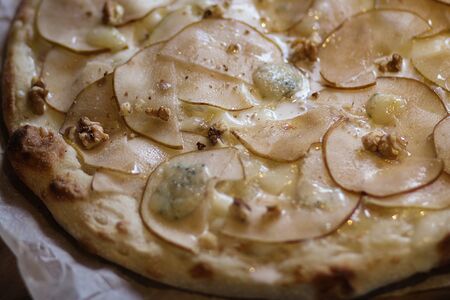 Римская пицца Груша с горгонзолой