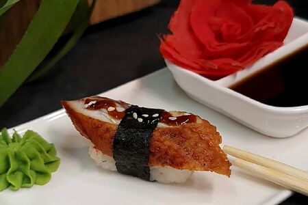 Суши с угрем