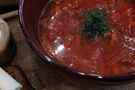 Борщ с говядиной и домашним салом