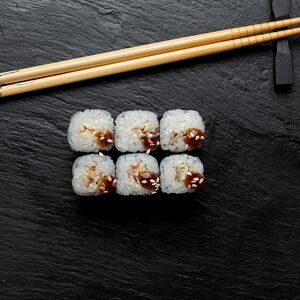 Ролл с угрём