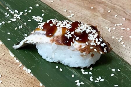 Суши с угрем