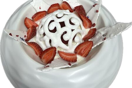 Д Павлова с клубникой