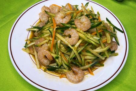 Салат из огурца и креветок №125