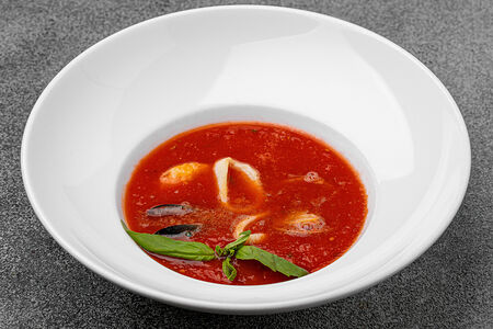 Томатный суп с морепродуктами