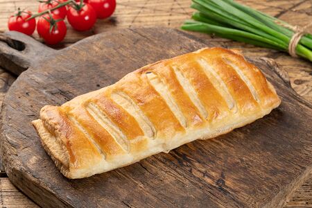 Слойка с ветчиной и сыром