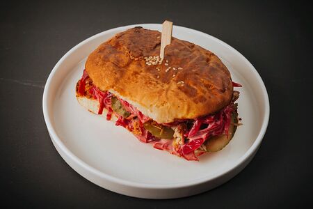 Сэндвич с копчёным ребром