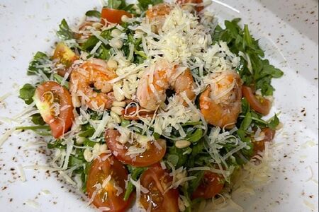 Рукола с креветками