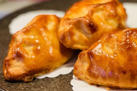 Пирожок с луком и яйцом, по-домашнему