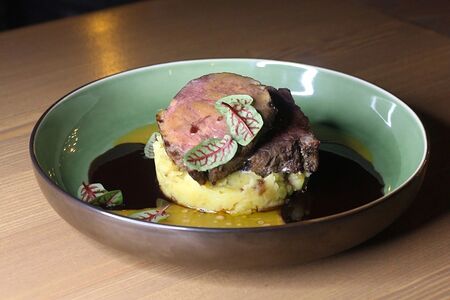 Ростбиф с толченым картофелем