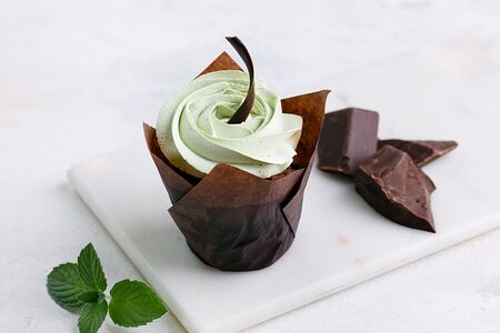 Маффин Шоколадный с вишней