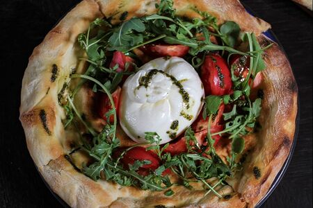 Фокачча с бурратой