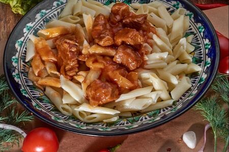 Макароны с гуляшом