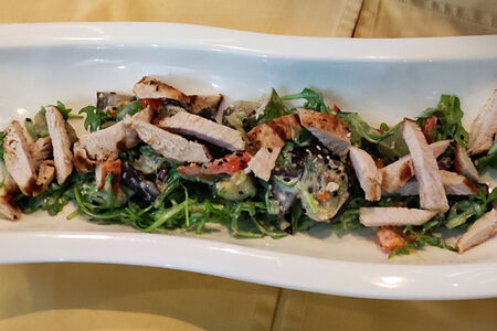 Салат с индейкой и печеными овощами