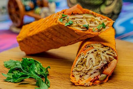 Шаурма в сырном лаваше