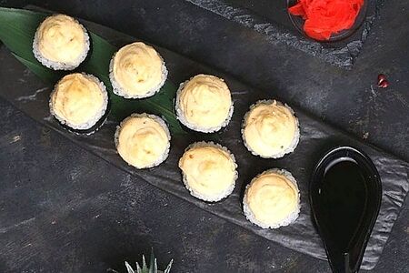 Запеченный горячий ролл с тунцом