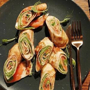 Блин с лососем