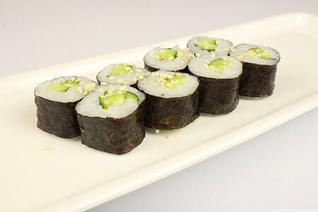 Маки с огурцом