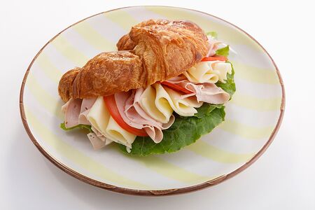 Круассан с мортаделлой