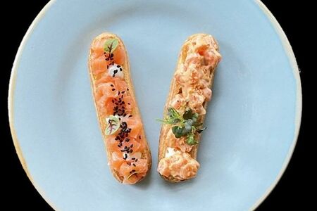 Эклер с лососем