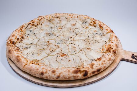 Пицца Груша-горгонзола