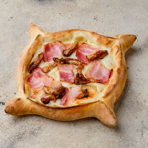 Хачапури Джари с беконом и древесными грибами